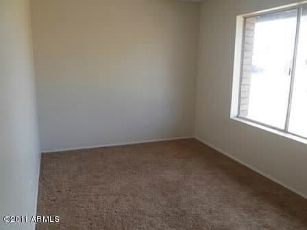 4th image of 2261 E Glade Ave