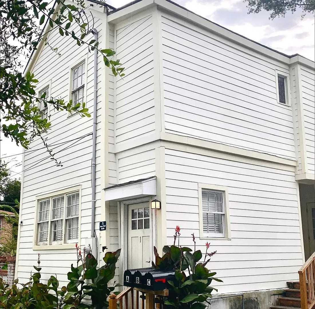 Studio, 1.0 bath, 261 sqft, $1,900 — Photo 1