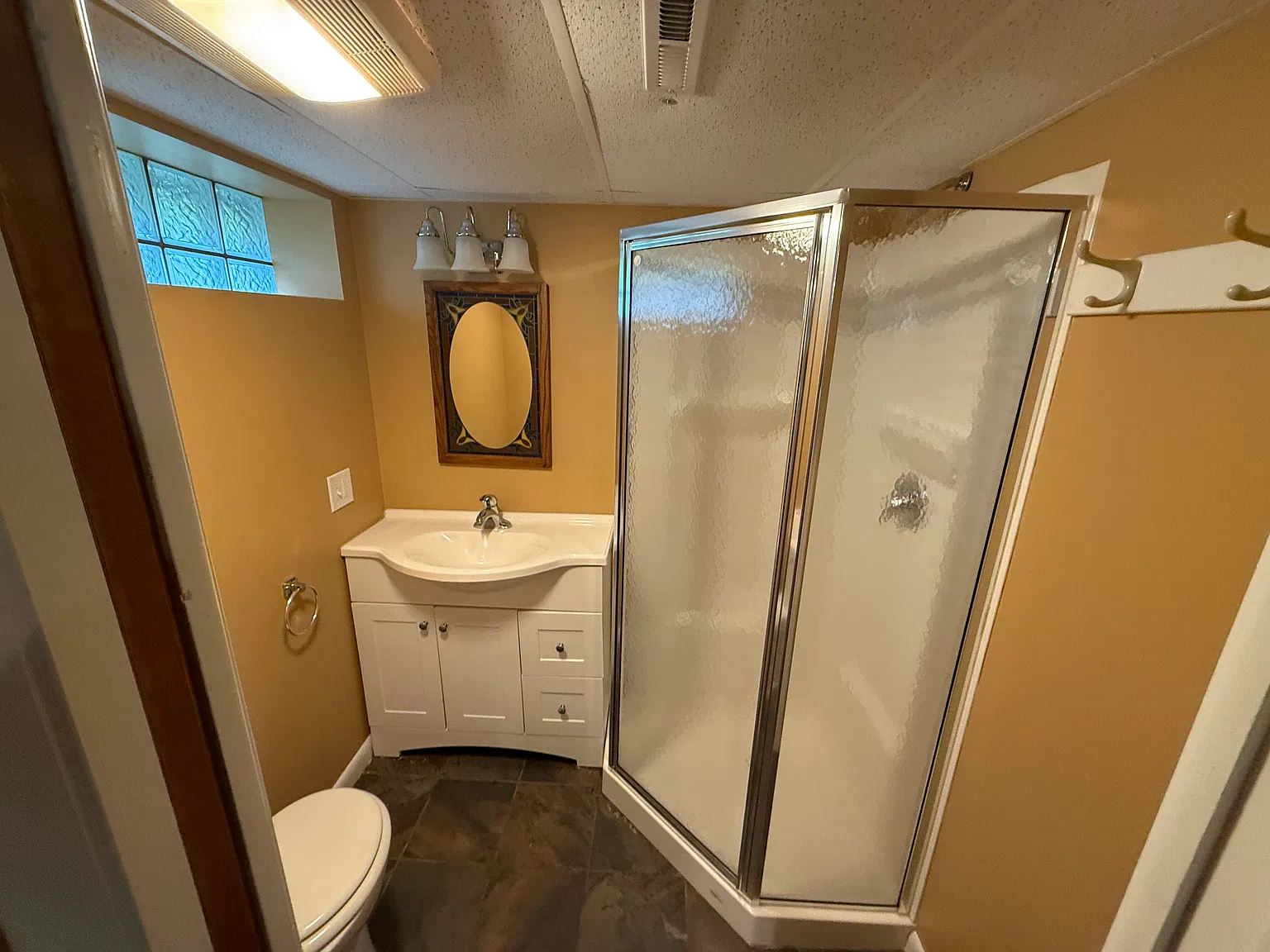 3 bed, 1800 sqft, $1,800 — Photo 3