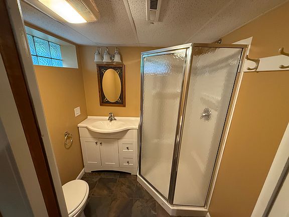 3rd image of 587 E Royalton Rd