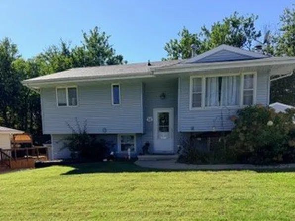 305 N 10th St, Indianola, IA 50125