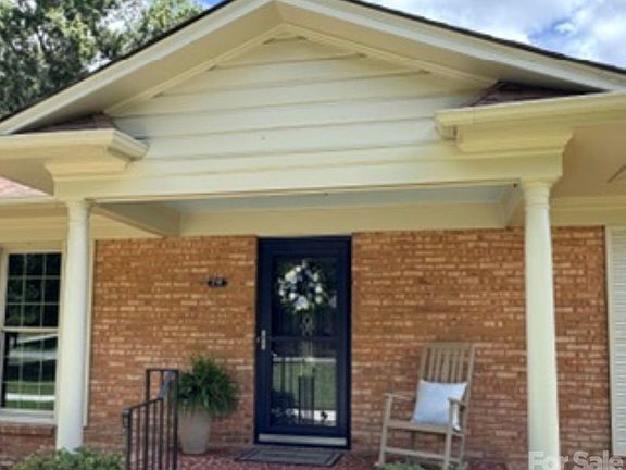 5th image of 218 Sturbridge Dr