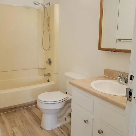2213 Lathrop St — Photo 10