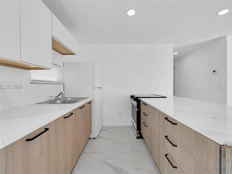 4285 SW 48th Ct — Photo 4