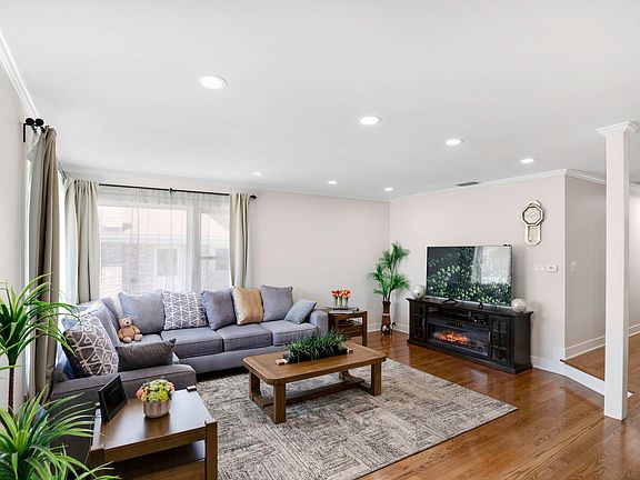 3rd image of 8415 N Clifton Ave