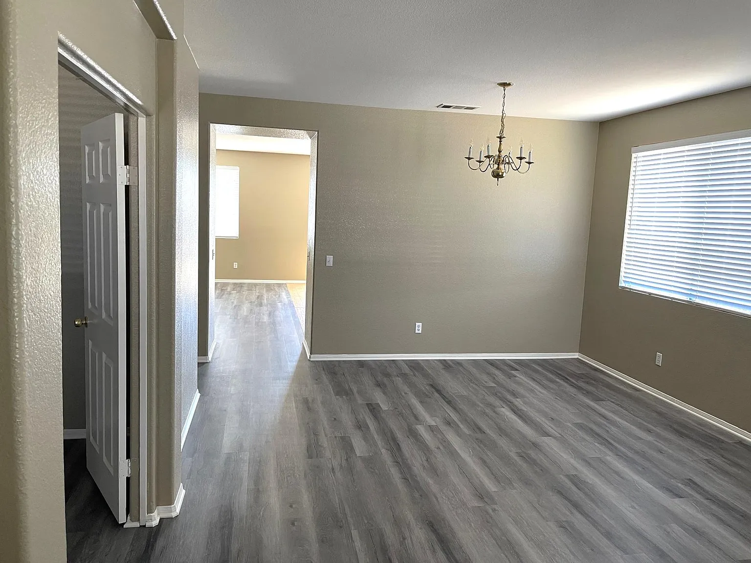 3 bed, 1848 sqft, $2,325 — Photo 2