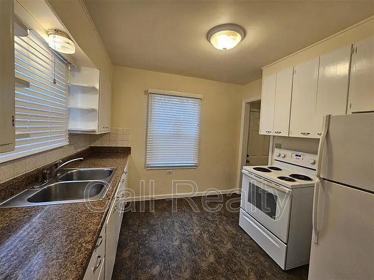 4723 N Cedar St — Photo 6