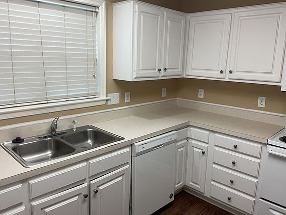 3rd image of 1706 Hargrove Dr