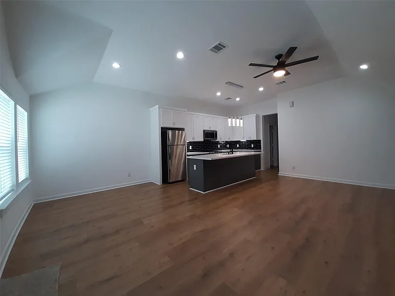 4530 Mayflower St — Photo 4