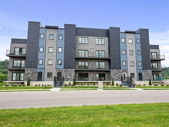 2nd image of 739 Manhattan Blvd #102