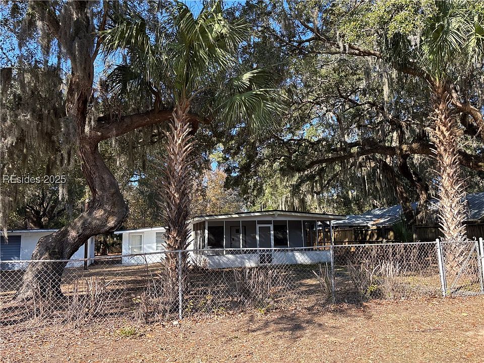 1st image of 18 Gibson Dr