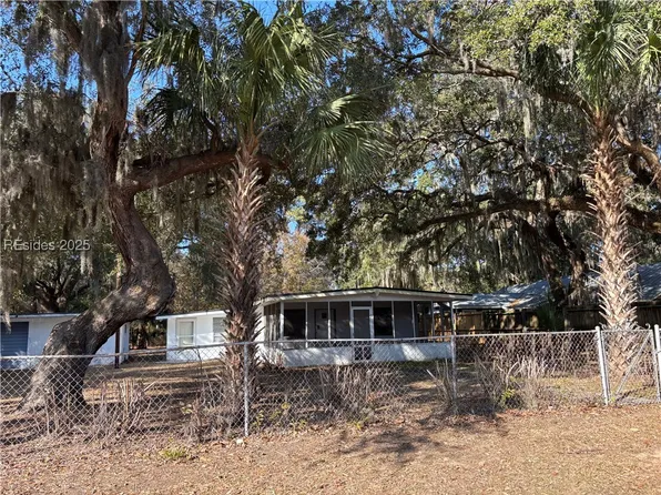 18 Gibson Dr, Hilton Head Island, SC 29926