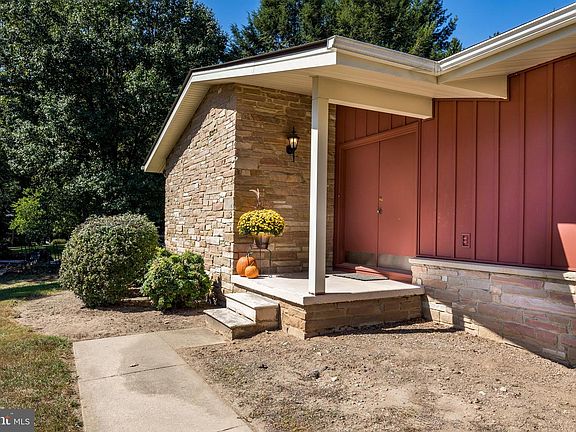 3rd image of 12217 Ioka Ct