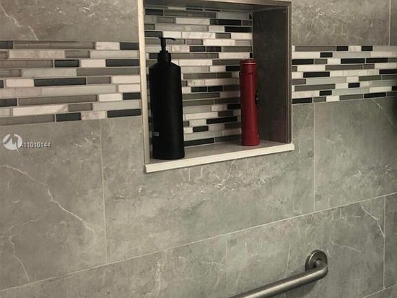 3rd image of 6535 Chasewood Dr APT B