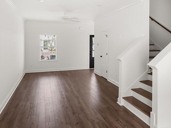 2nd image of 587 Meadow Crest Cir