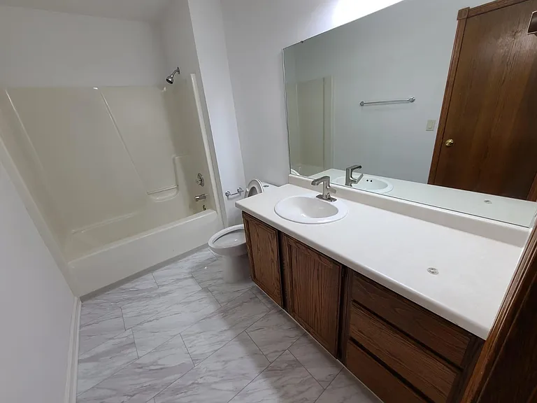 2101 Green Valley Dr — Photo 12