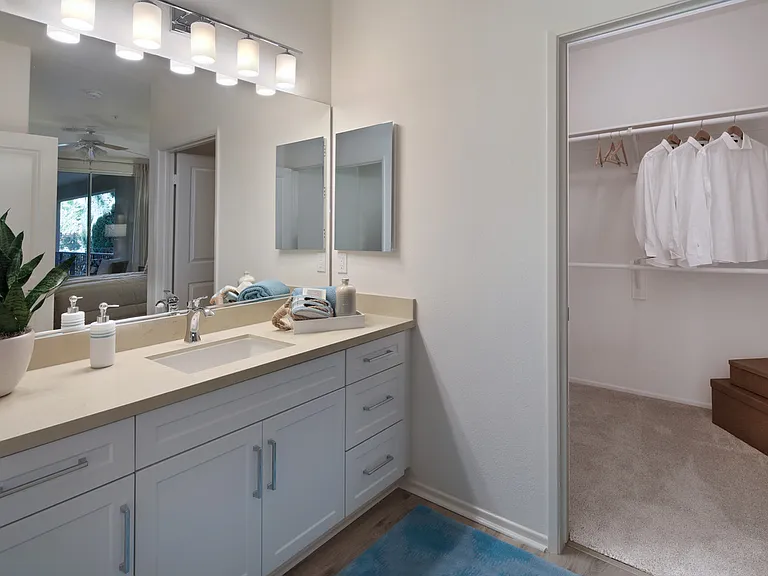 Torrey Villas Apartment Homes — Photo 19