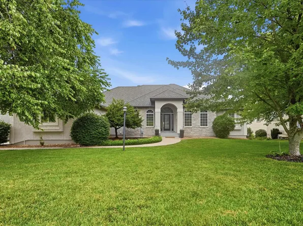 4226 SW Clarion Lakes Dr, Topeka, KS 66610