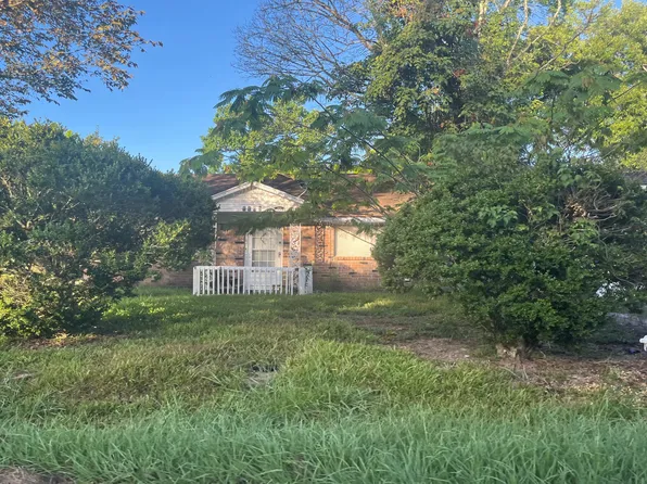 1103 Beauty St, Dayton, TX 77535