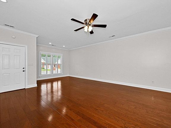 3rd image of 1004 Brookridge Ln SE
