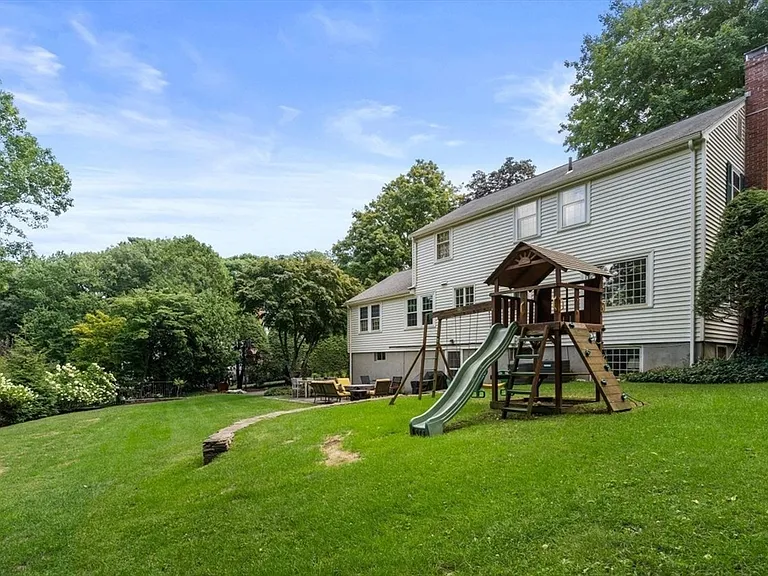 11 Nantucket Rd — Photo 23