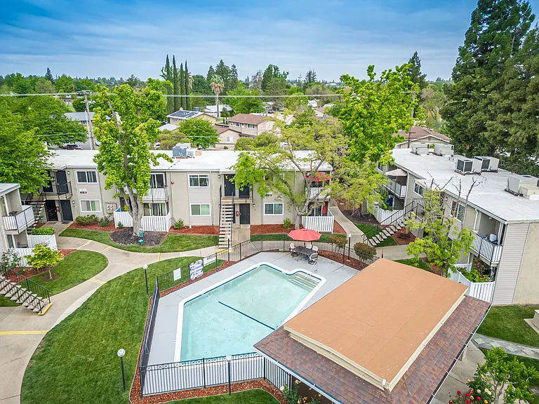 Gold Creek Apartments — Photo 18