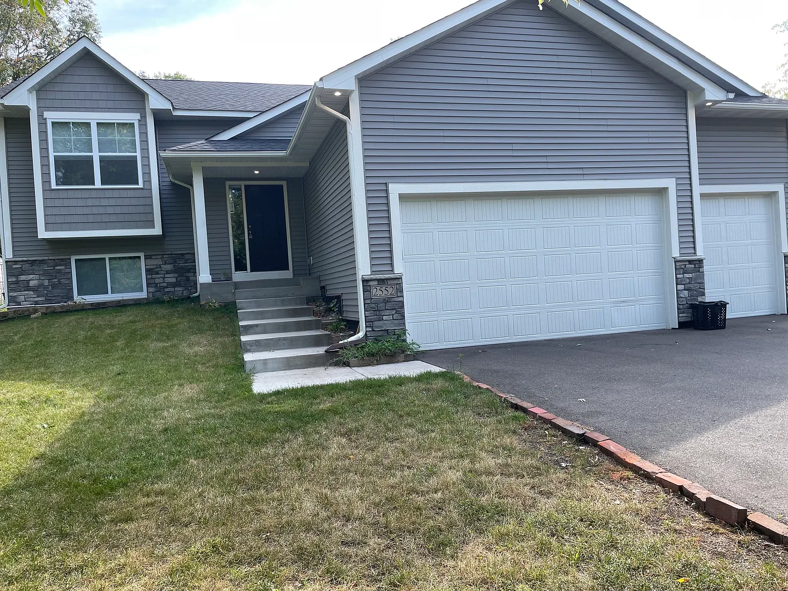 5 bed, 3000 sqft, $3,500 — Photo 1