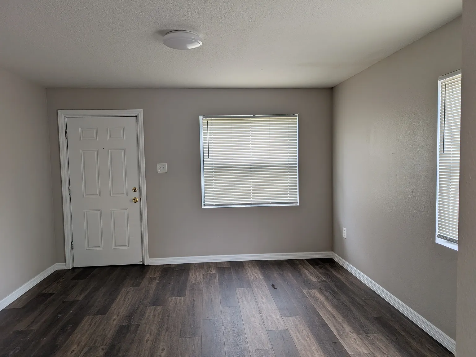 1028 W South St - 1 — Photo 4