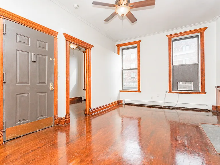 1079 Broadway #2B — Photo 4