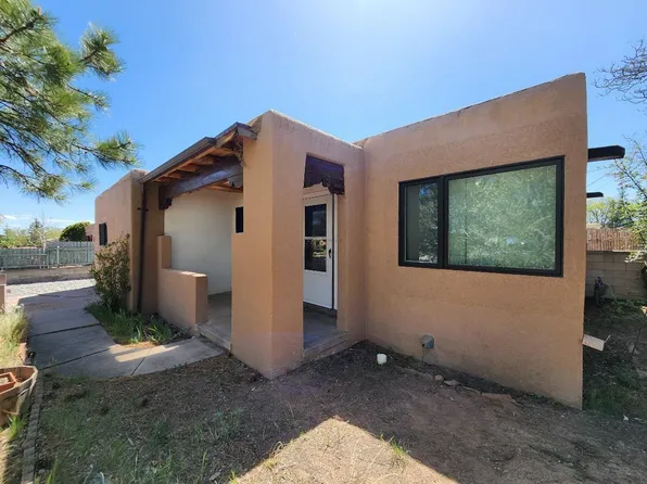 1018 Camino Carlos Rey, Santa Fe, NM 87507