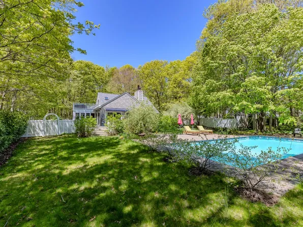 10 Crescent Way, Shelter Island, NY 11964