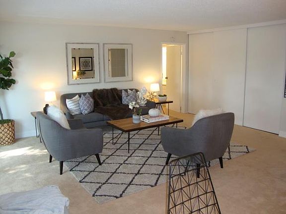 4th image of 801 N Humboldt St APT 203