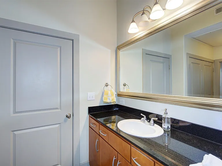 1901 Post Oak Blvd #3304 — Photo 16
