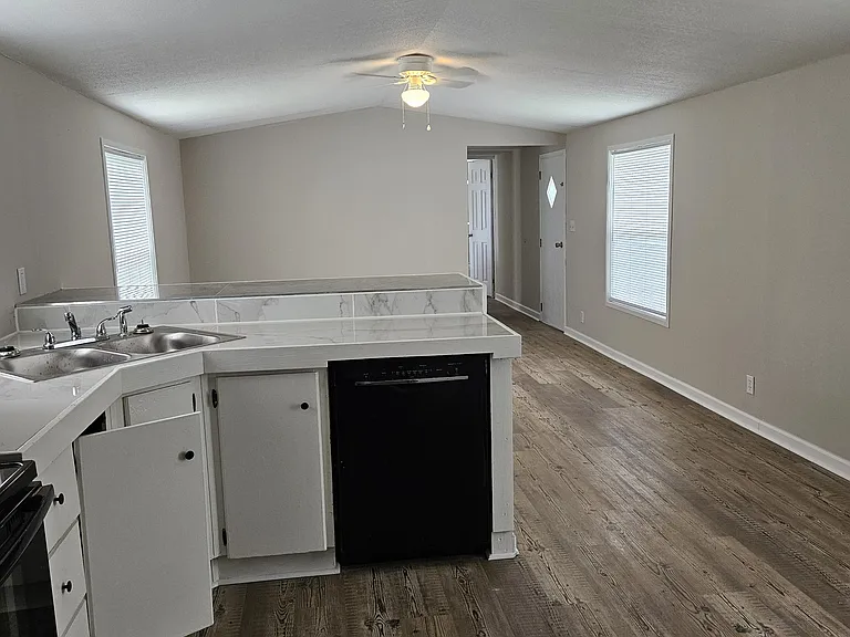 610 E Branch Dr — Photo 10
