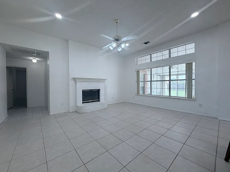 2207 Hickory Wood Trl — Photo 7