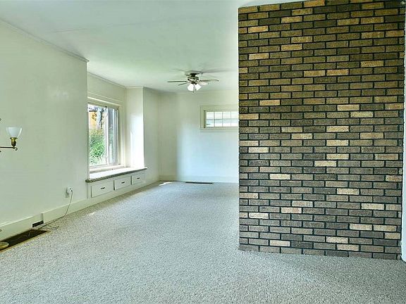 4th image of 267 Maple Way