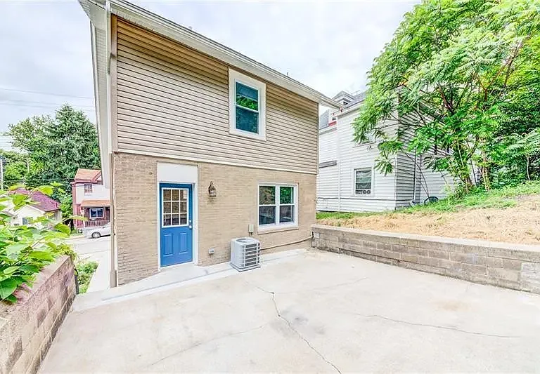 105 Southern Ave — Photo 9