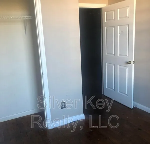 217 E Washington Ave #H — Photo 11