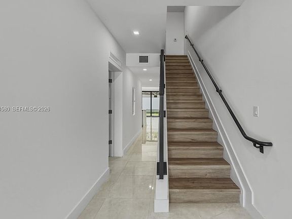 4th image of 4120 S Oak Pl