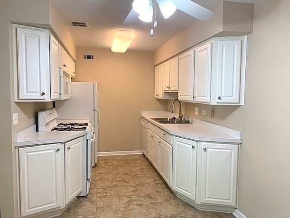 5th image of 1505 N Windsor Dr APT 207