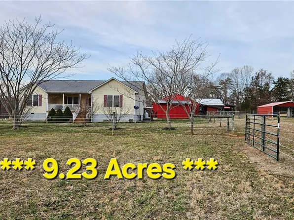 13521 Dykeland Rd, Amelia Court House, VA 23002