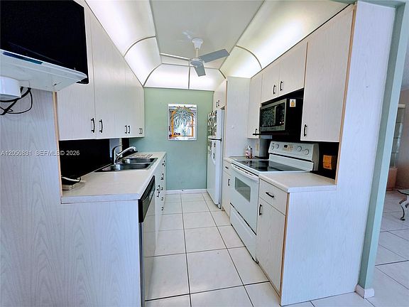5th image of 3076 Exeter E #3076