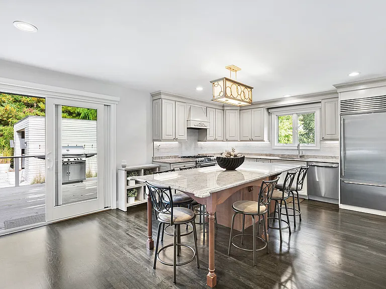 36 Bonac Wood Ln — Photo 4