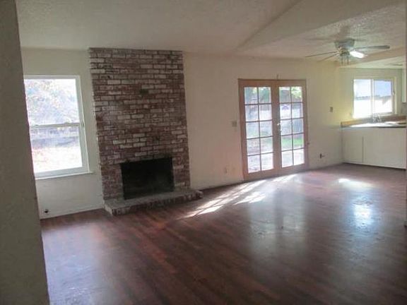 3rd image of 3785 Rock Island Dr