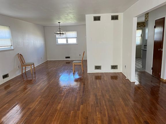 3rd image of 567 Falcon Ave