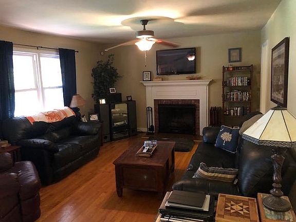 5th image of 107 Clarendon Dr