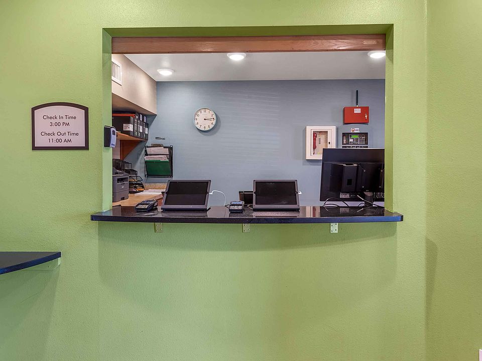 Lobby and Guest Check-in
