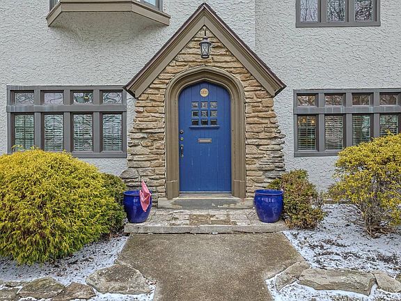 3rd image of 5835 Montgomery Rd