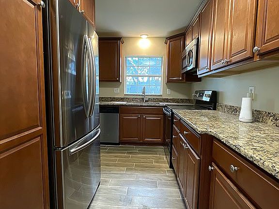 3rd image of 1813 Maple Ave