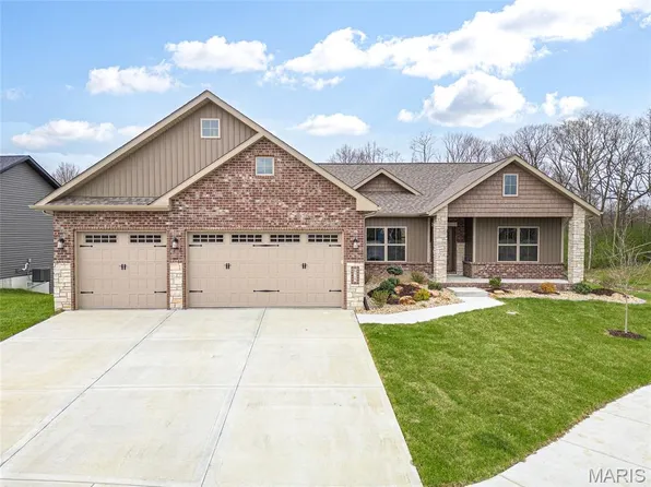 625 Glendale Dr, Troy, IL 62294